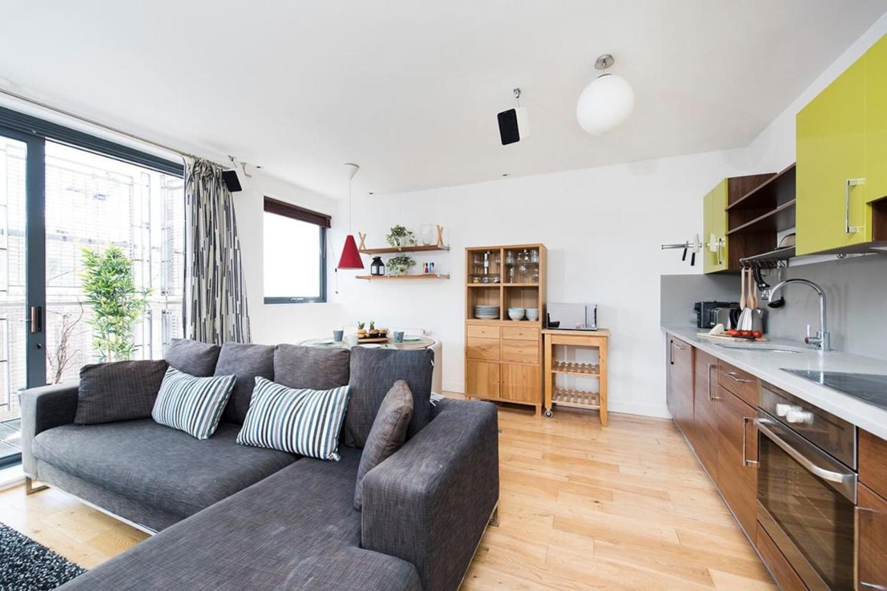 Stylish 2 Bedroom Flat With Balcony In Londen Buitenkant foto