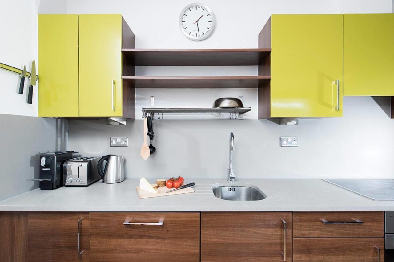 Stylish 2 Bedroom Flat With Balcony In Londen Buitenkant foto