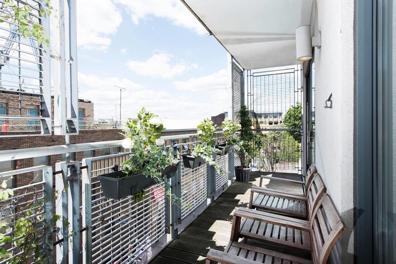 Stylish 2 Bedroom Flat With Balcony In Londen Buitenkant foto