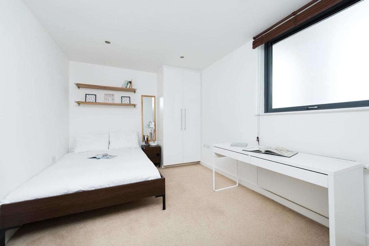Stylish 2 Bedroom Flat With Balcony In Londen Buitenkant foto