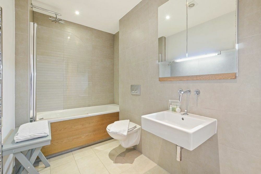 Stylish 2 Bedroom Flat With Balcony In Londen Buitenkant foto