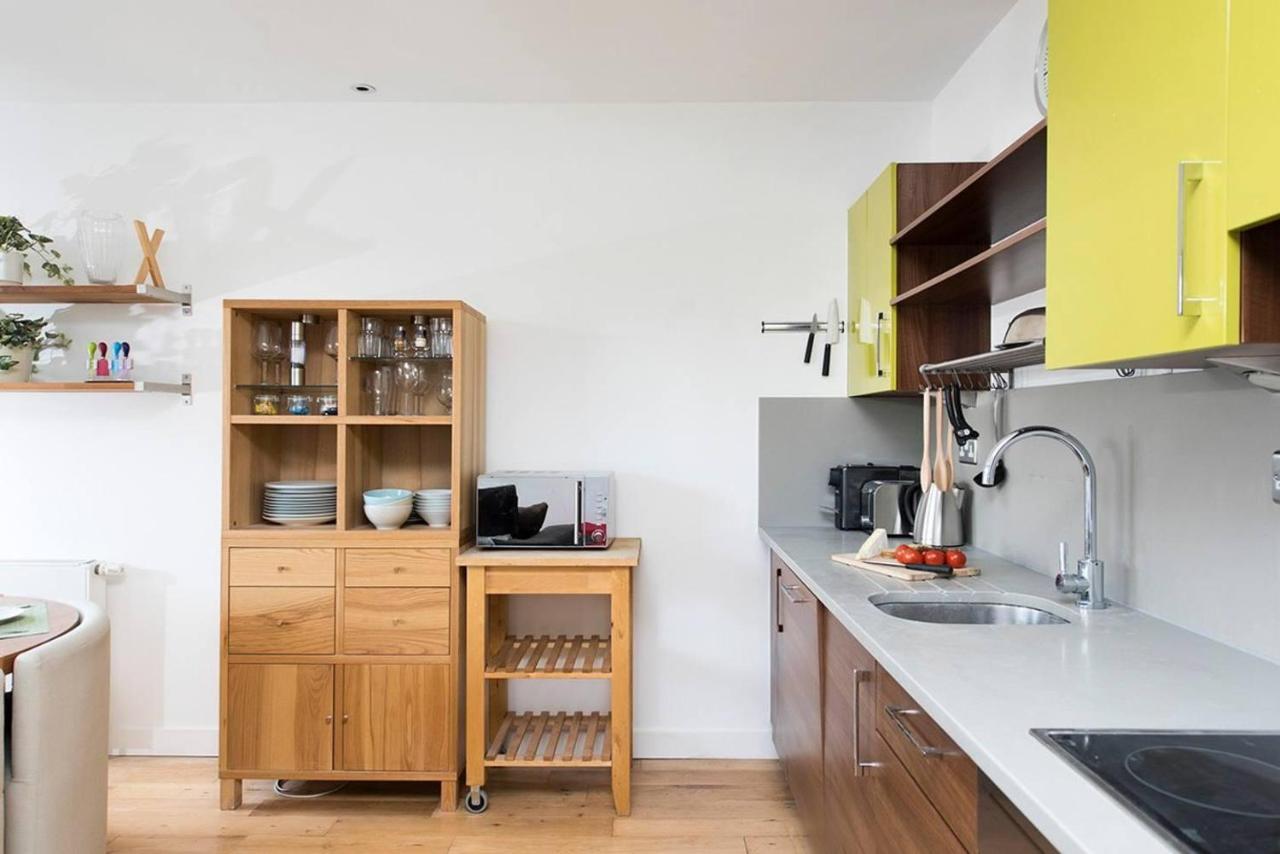 Stylish 2 Bedroom Flat With Balcony In Londen Buitenkant foto