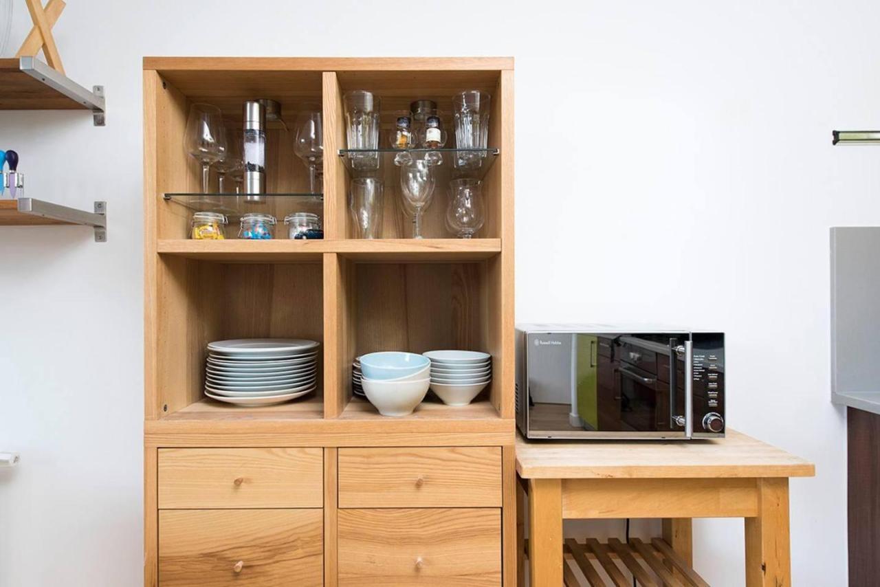 Stylish 2 Bedroom Flat With Balcony In Londen Buitenkant foto